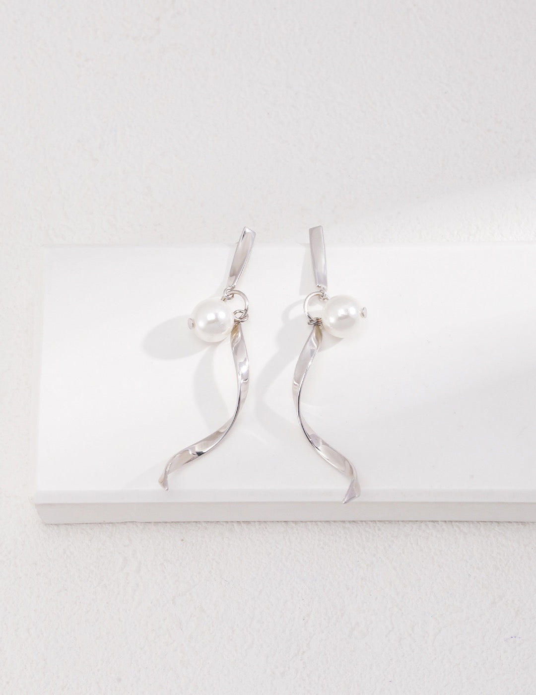 Brief Pearl Silver Earring
