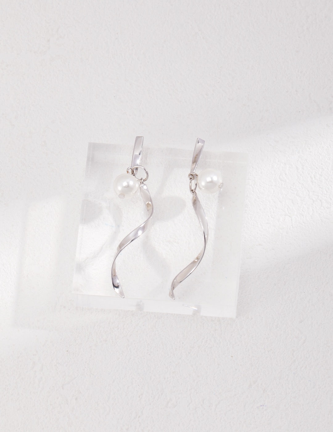 Brief Pearl Silver Earring