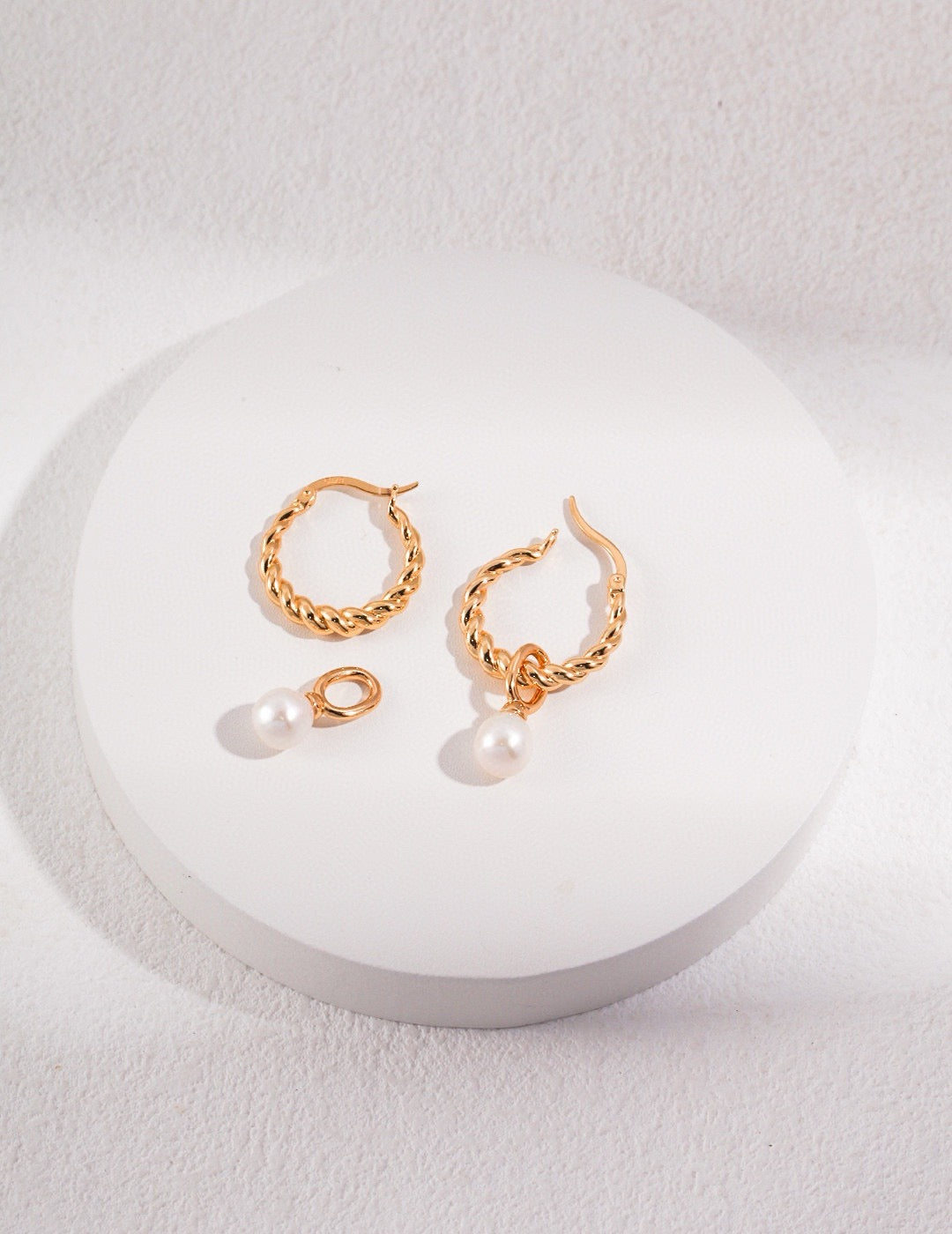Knot Earrings with Pearl