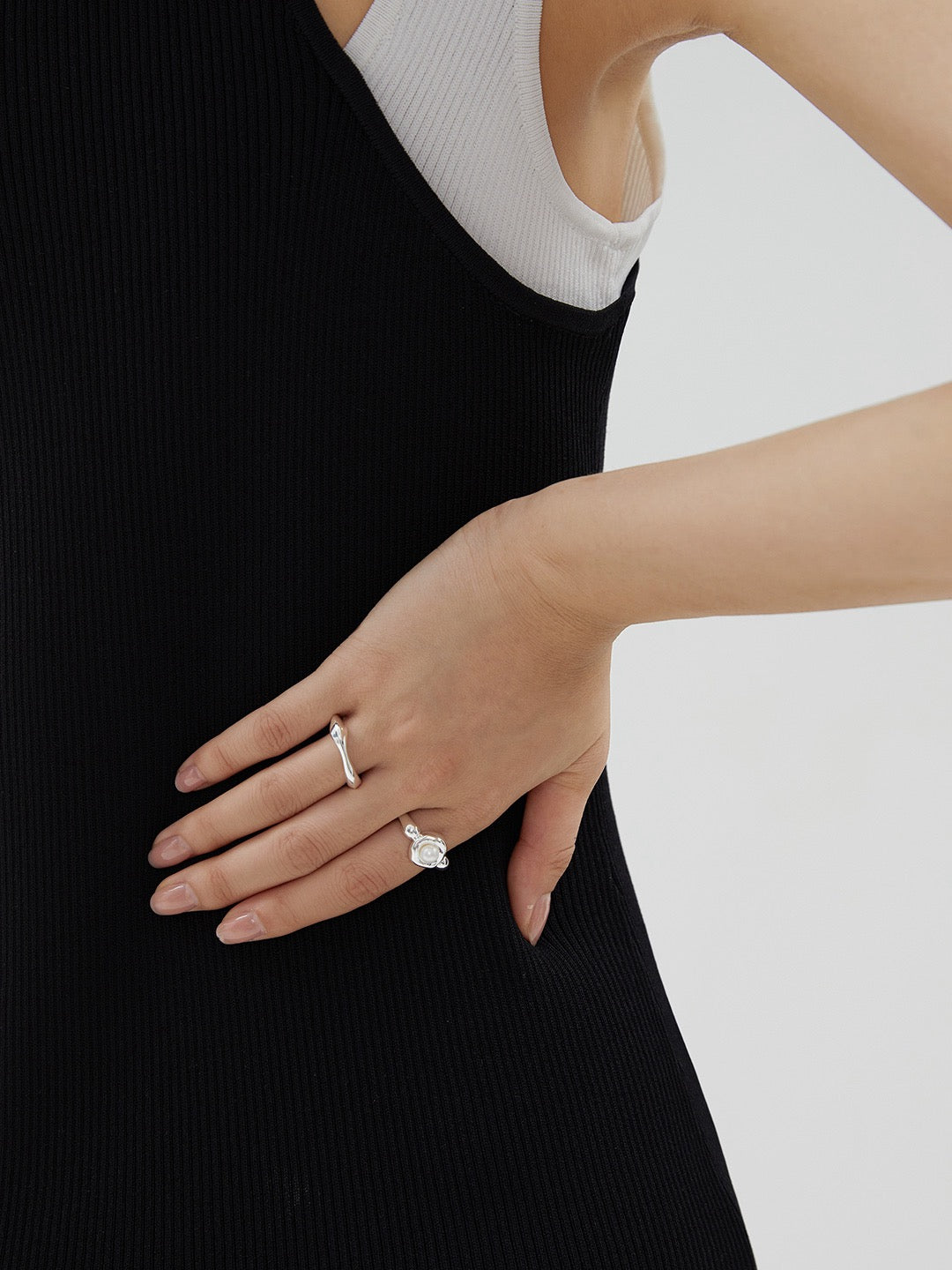 Singularity Adjustable Pearl Ring