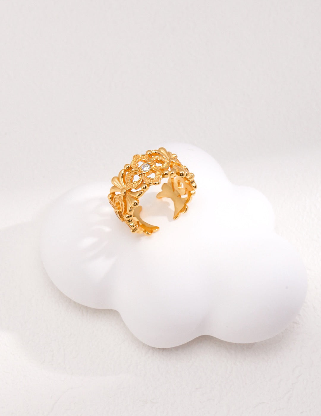 Retro Pattern Zircon Ring