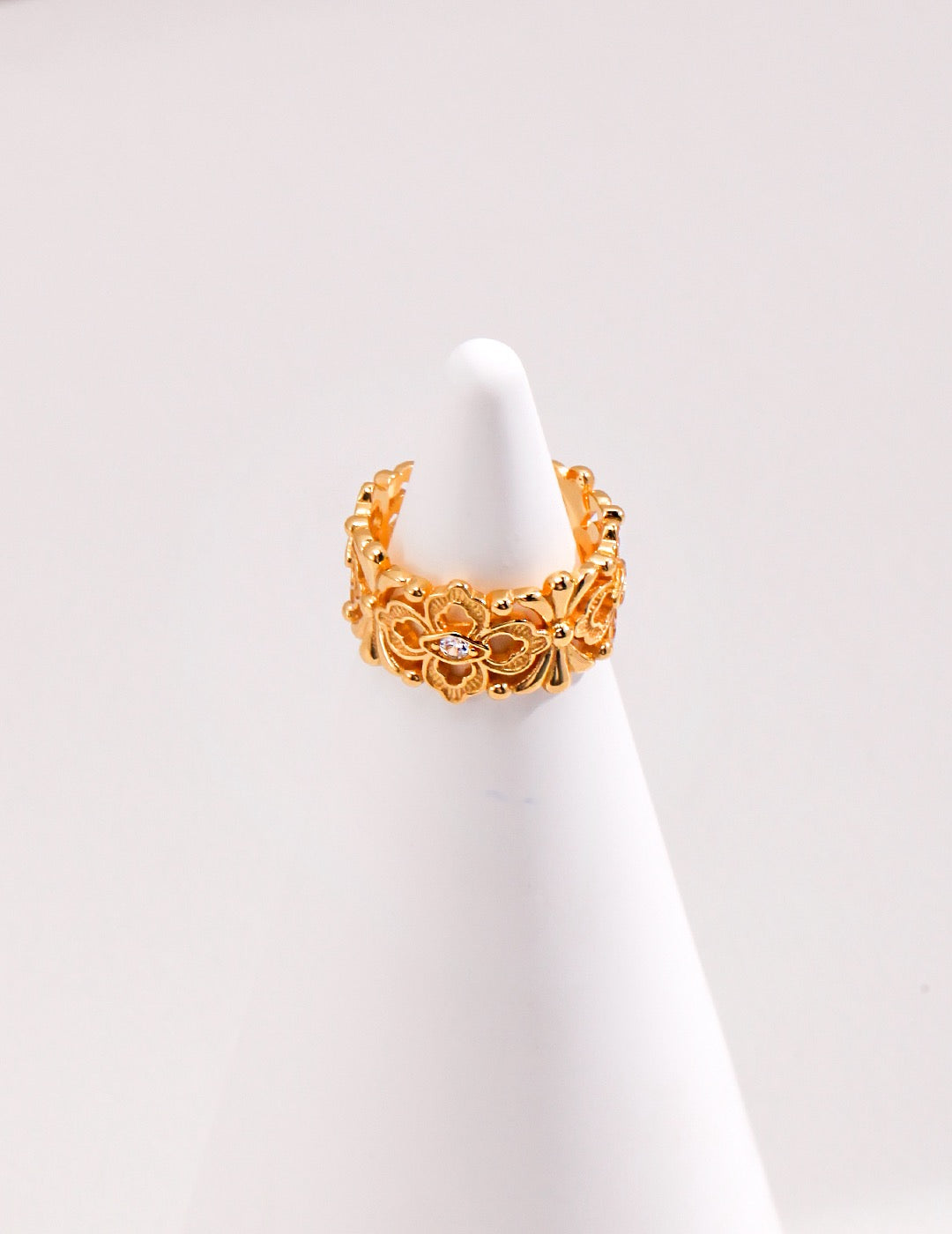 Retro Pattern Zircon Ring