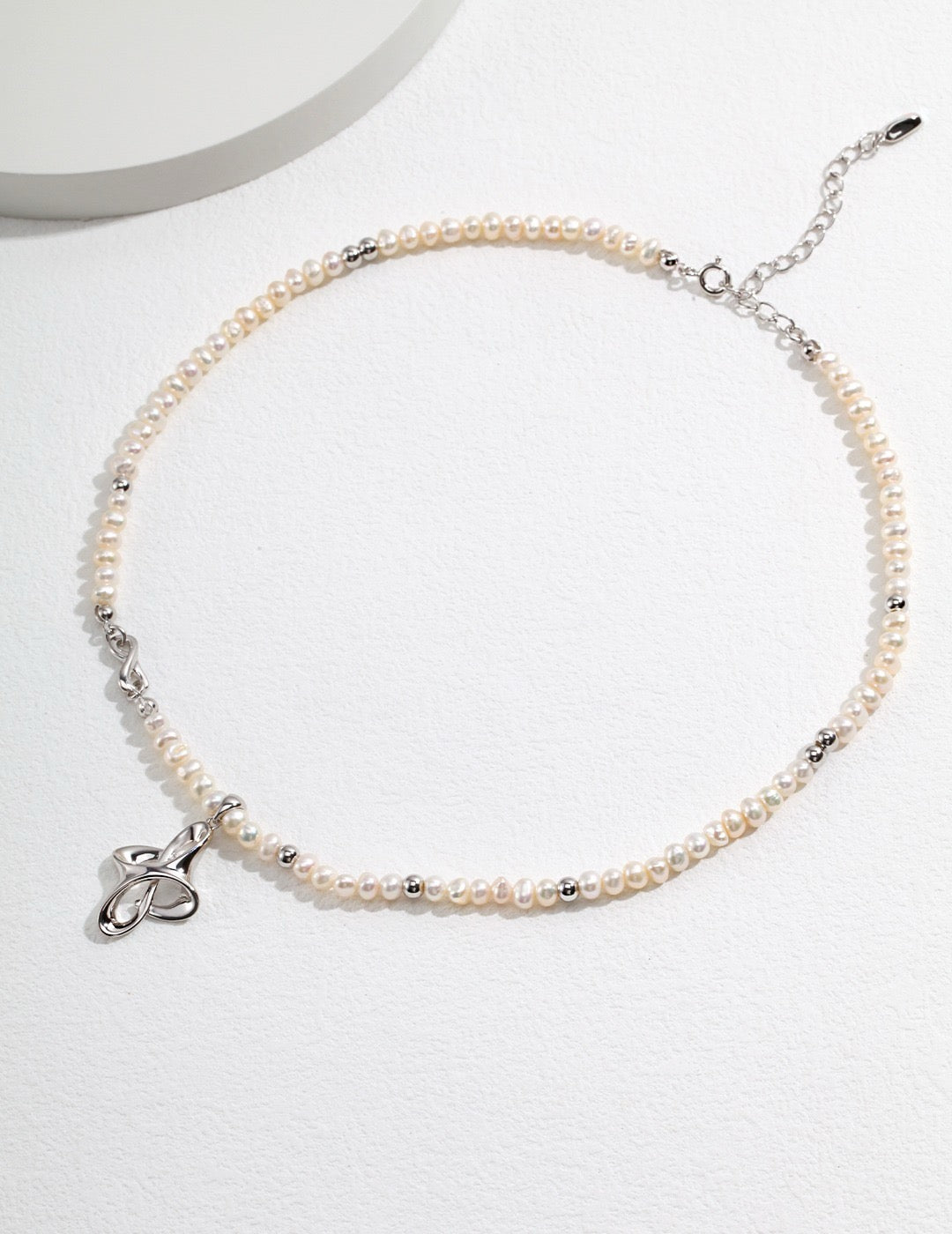 The “Chinese Knot" Necklace