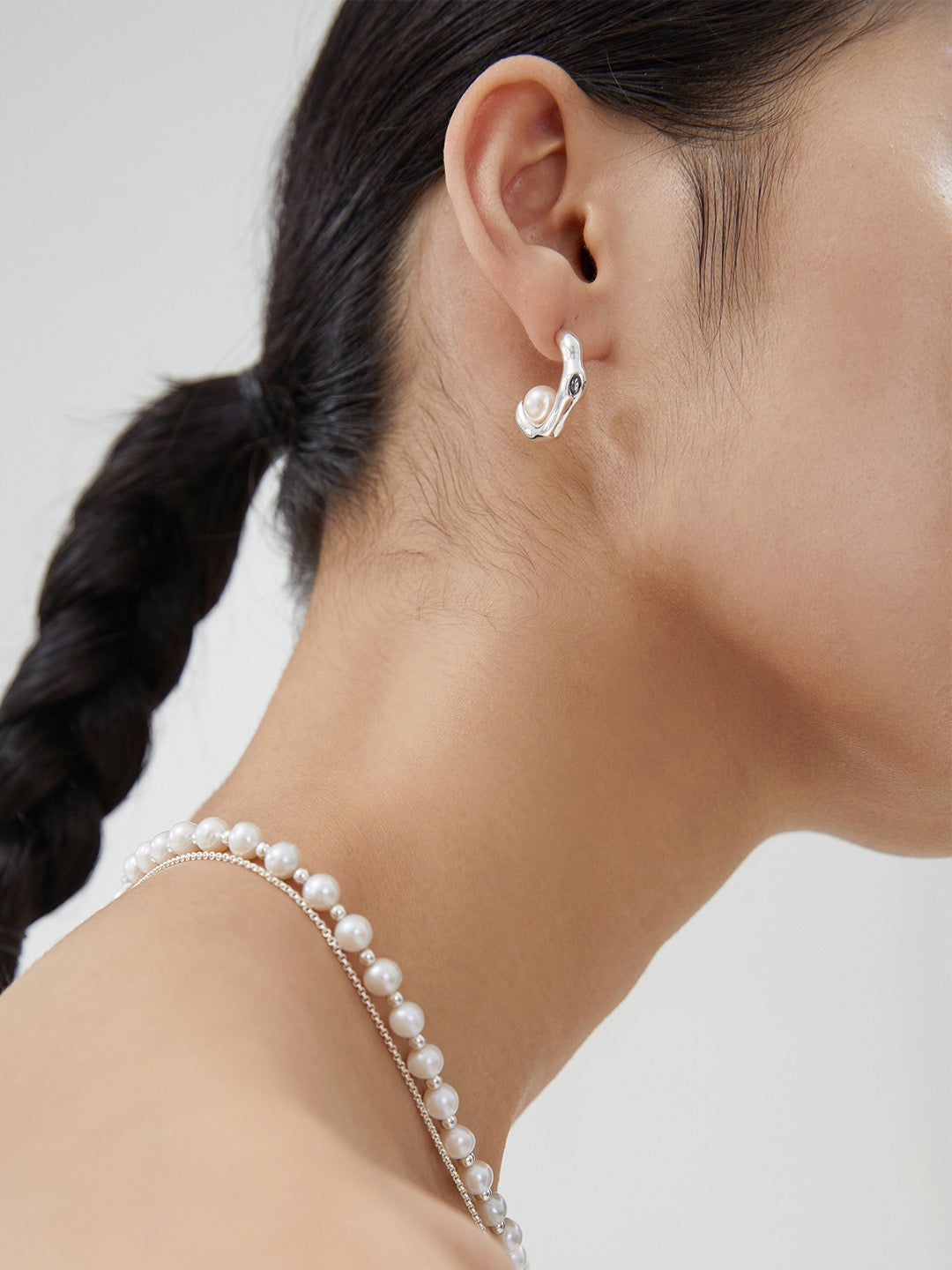 Lava Series- The Simple Wavy Pearl Earrings