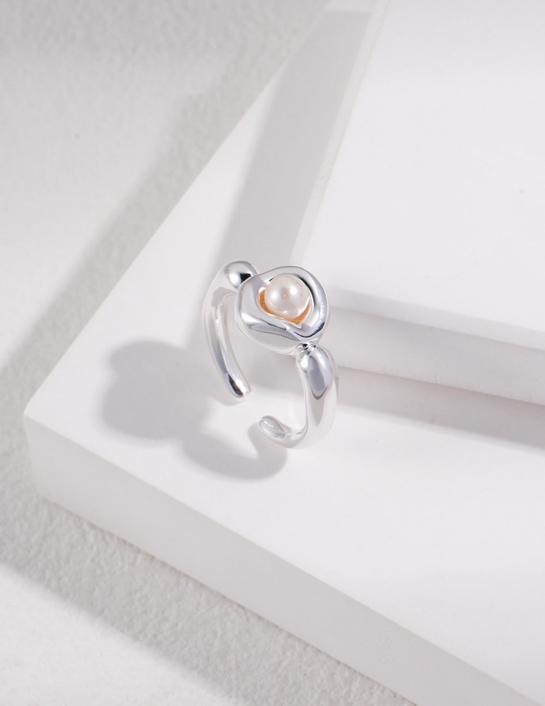 Singularity Adjustable Pearl Ring