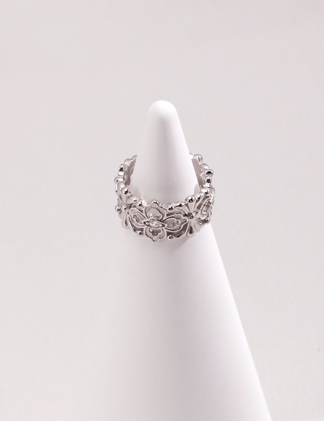 Retro Pattern Zircon Ring